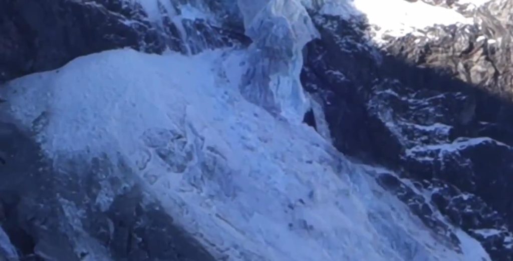 Deslizamiento de glaciar arrasa con casi todo un pueblo suizo