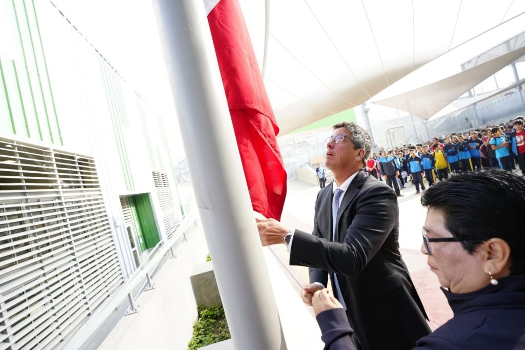 César Llona, docente de la FADP, culmina su gestión como viceministro de Comercio Exterior del Perú