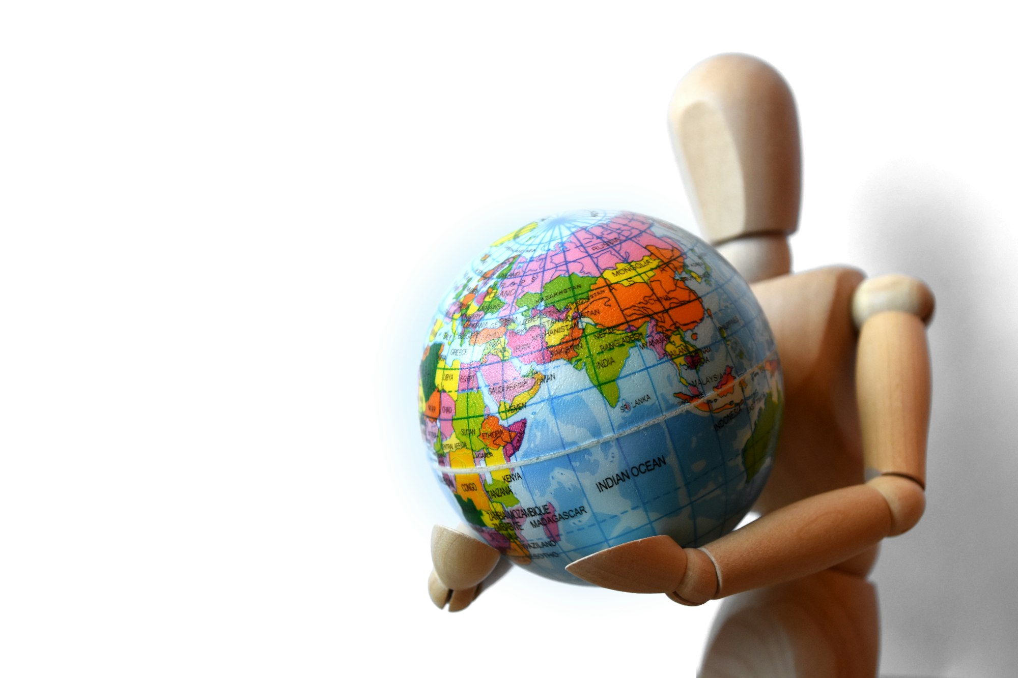 Relaciones internacionales y geopolítica tras la triple crisis global